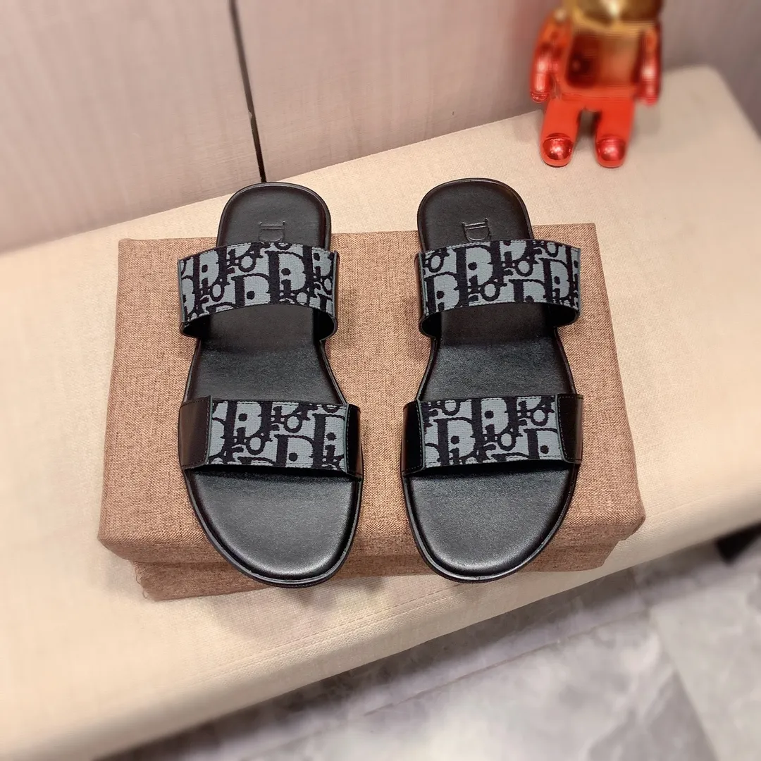Slippers: New model: Factory price 220 🎩🎩🔥🔥《Dior* 》【High·Version】Series of slippers, top purchasing agent🔍🔍Men's 2020 counters are on sale at the same time, imported from Italy, original selected cowhide, exquisite workmanship,), sole: (super comfortable) original factory special supply Original sole, ⚠️Exclusive double-layer movable molded sole, super comfortable⚠️, real shot 🎬The real thing is more beautiful🔍🔍original quality, you can go in and out of the counter at will, 266 positive code 38-44, long-term availability